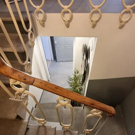 Living Walls Апартаменты *