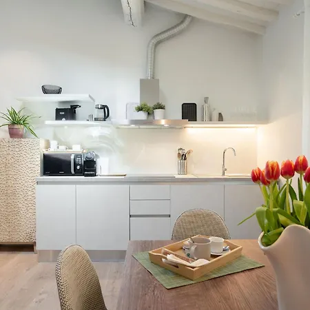 Апартаменты Living Walls *