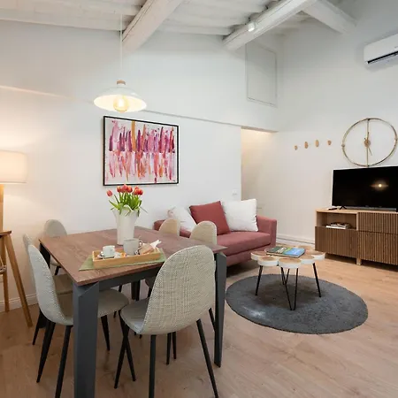 Апартаменты Living Walls