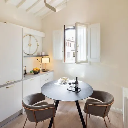 Living Walls Apartment Florence