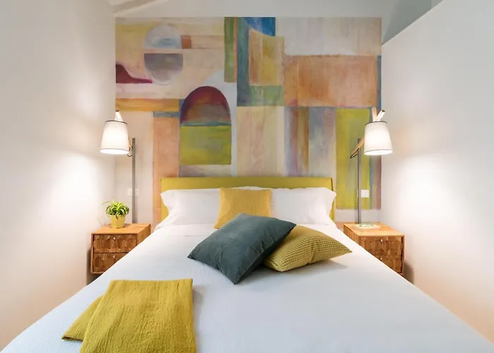 Living Walls Apartment *