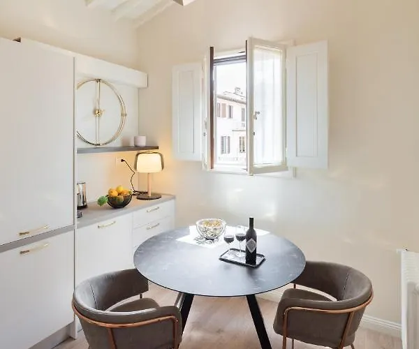 Living Walls Apartment Florence