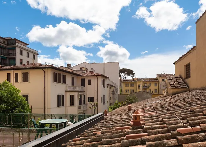 Living Walls Apartment *